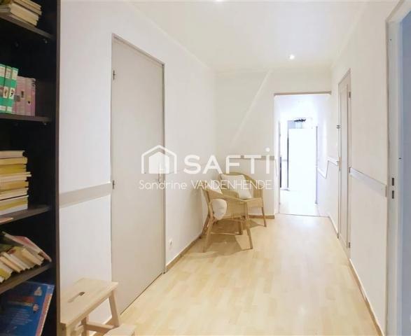 Maison avec espace professionnel!