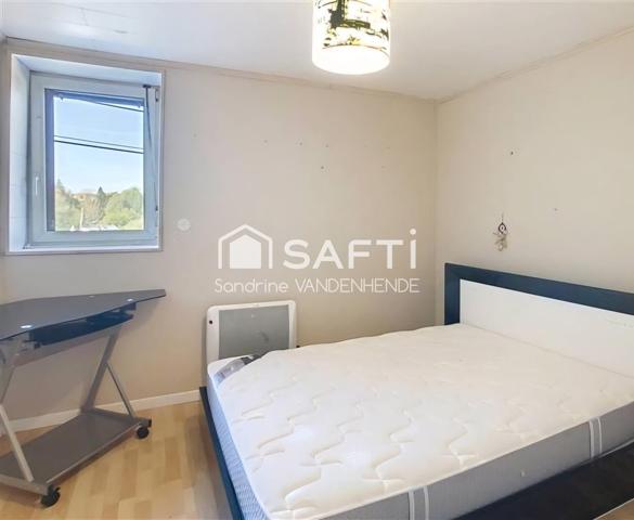 Maison avec espace professionnel!