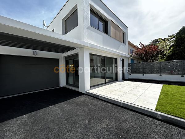 Vente
                Maison108 m² - 4 Pièces -
                    LES MATHES (17570)
