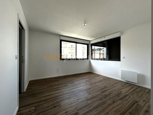 Vente
                Maison108 m² - 4 Pièces -
                    LES MATHES (17570)