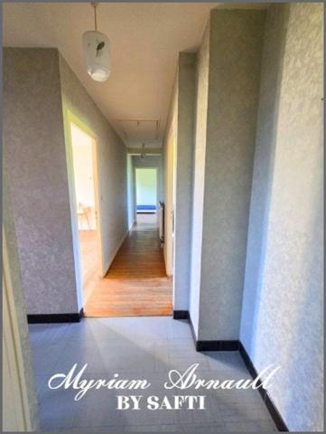 Maison Grange et Carport sur terrain de 1744 m²