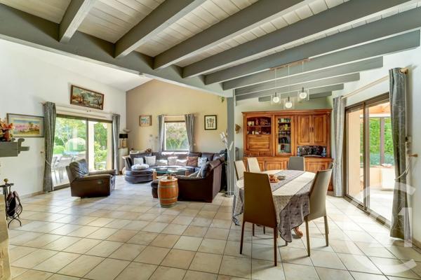 Maison à vendre  9 pièces - 234,08 m 2   TASSIN LA DEMI LUNE  - 69