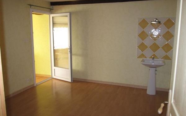 Maison à louer    3 pièces •  Salazac