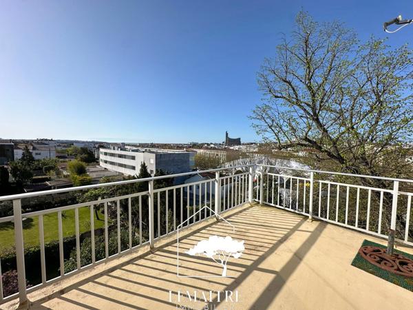 T3 lumineux à 200m du marché , terrasse et 2 parkings