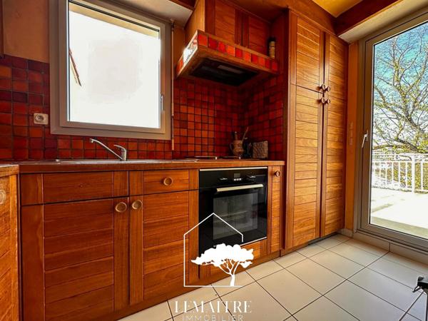 T3 lumineux à 200m du marché , terrasse et 2 parkings