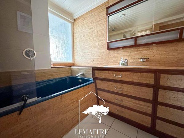 T3 lumineux à 200m du marché , terrasse et 2 parkings