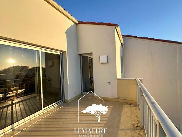 T3 lumineux à 200m du marché , terrasse et 2 parkings