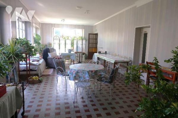 ENSEMBLE IMMOBILIER comprenant :
1°) Maison particulière indépendante comprenant RC : entrée, ...