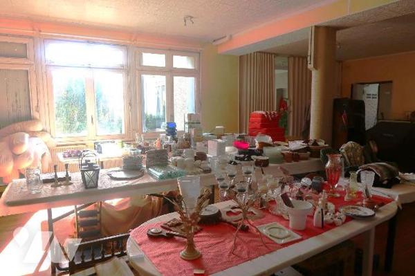 ENSEMBLE IMMOBILIER comprenant :
1°) Maison particulière indépendante comprenant RC : entrée, ...