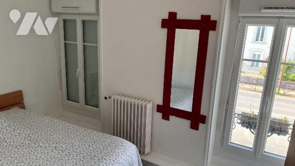 ENSEMBLE IMMOBILIER comprenant :
1°) Maison particulière indépendante comprenant RC : entrée, ...