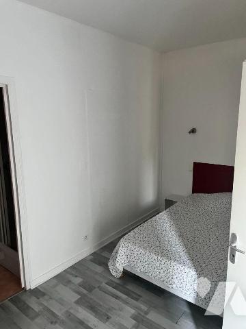 ENSEMBLE IMMOBILIER comprenant :
1°) Maison particulière indépendante comprenant RC : entrée, ...