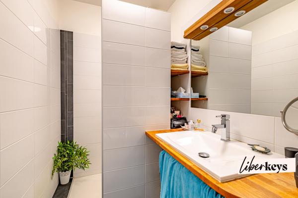 Appartement 83m2, 4ème étage traversant, refait à neuf, à deux pas de Montparnasse!