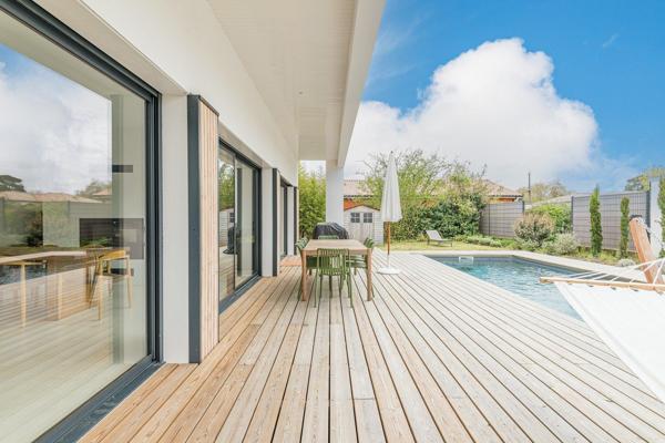 Villa contemporaine proche du centre de Léognan