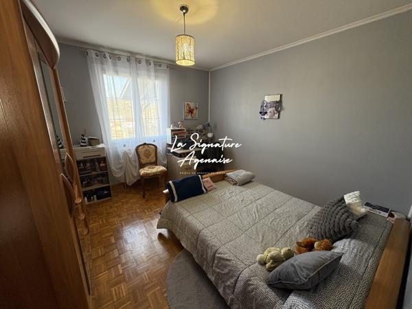 Maison avec vue dominante, vaste terrain et nombreuses prestations à Bon-Encontre