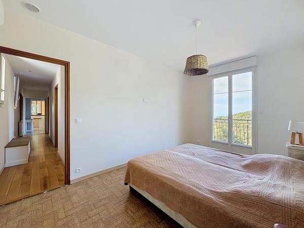 Maison
         4 pièces
        - 100 m² 460 000 € *