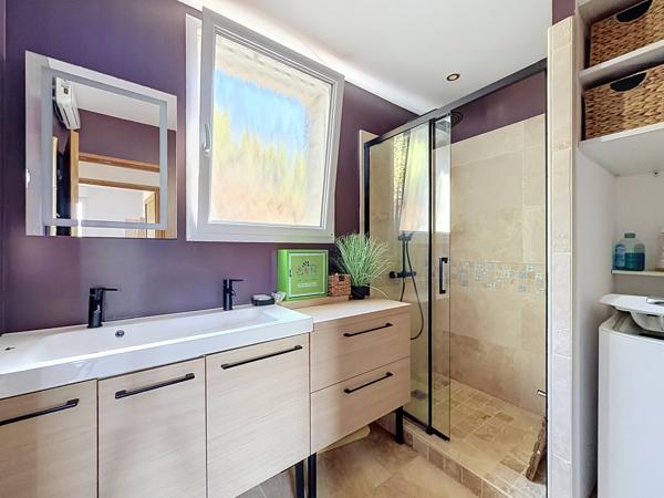 Maison
         4 pièces
        - 100 m² 460 000 € *