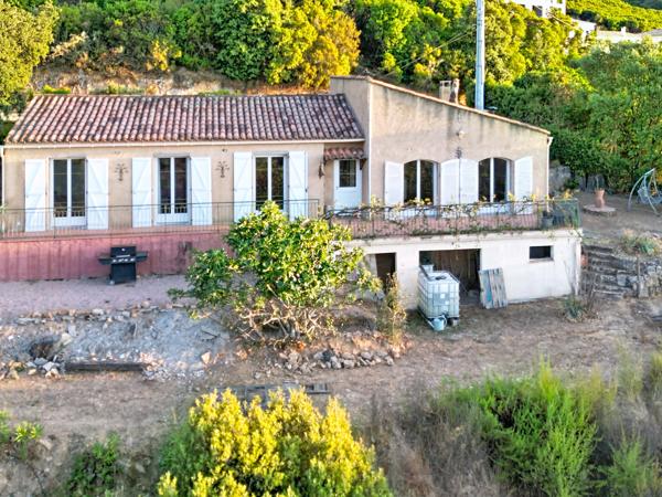 Maison
         4 pièces
        - 100 m² 460 000 € *