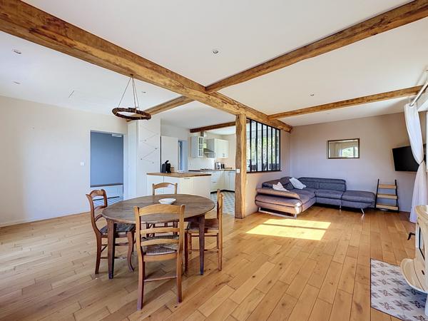 Maison
         4 pièces
        - 100 m² 460 000 € *