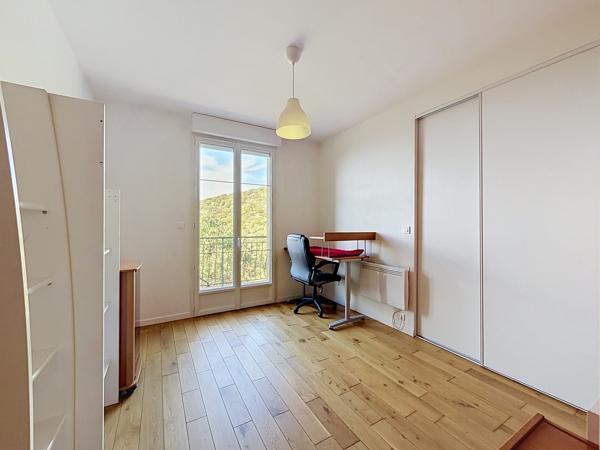 Maison
         4 pièces
        - 100 m² 460 000 € *