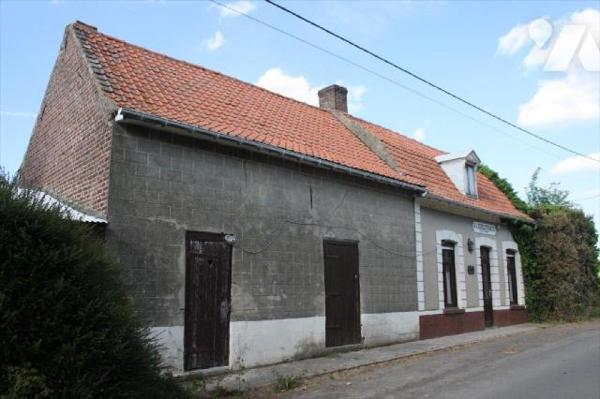 ANCIEN CORPS DE FERME DANS SON JUS AVEC DÉPENDANCES ET TERRAIN EN NATURE DE VERGER ET DE PÂTURE...