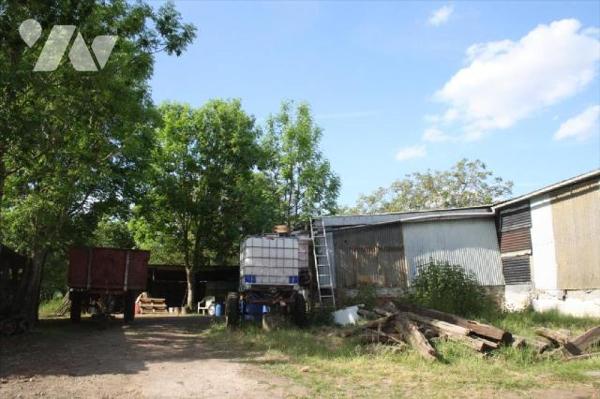 ANCIEN CORPS DE FERME DANS SON JUS AVEC DÉPENDANCES ET TERRAIN EN NATURE DE VERGER ET DE PÂTURE...