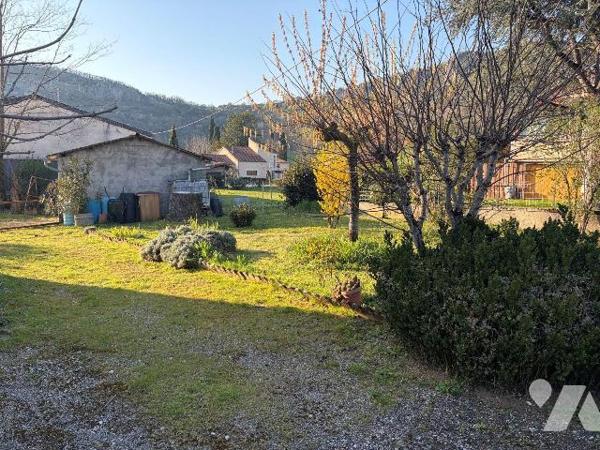 A VENDRE - A CAJARC (Lot - 46160) - Au calme dans une impasse, une maison des années 1970 à raf...
