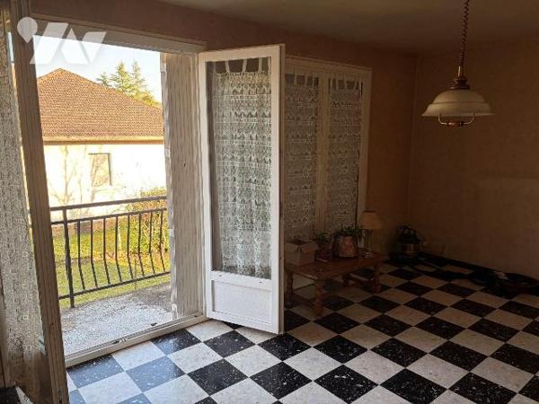 A VENDRE - A CAJARC (Lot - 46160) - Au calme dans une impasse, une maison des années 1970 à raf...