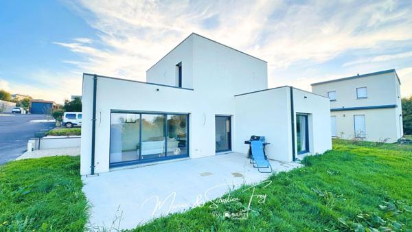 Maison contemporaine récente à Pleumeur-Bodou