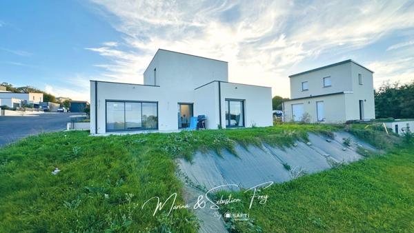 Maison contemporaine récente à Pleumeur-Bodou