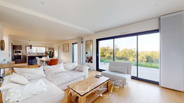 Maison contemporaine récente à Pleumeur-Bodou