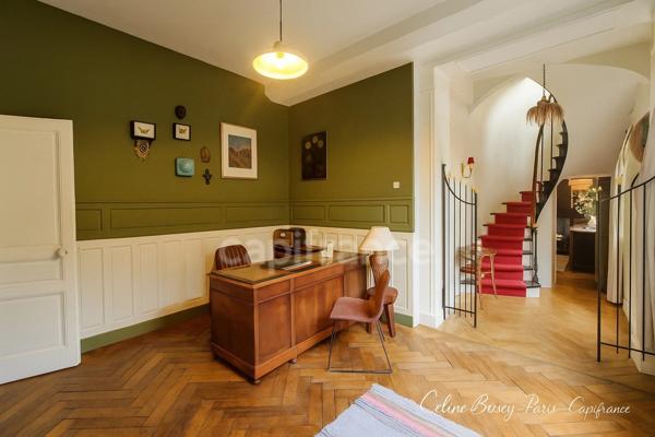 🏰 Hôtel particulier du XVIᵉ siècle – 250 m² habitables – 3 Chambres- Séjour 60M2 - Cour et jardin 300M2