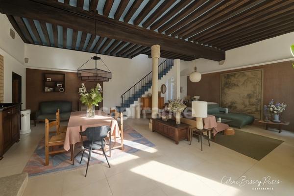 🏰 Hôtel particulier du XVIᵉ siècle – 250 m² habitables – 3 Chambres- Séjour 60M2 - Cour et jardin 300M2