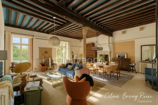 🏰 Hôtel particulier du XVIᵉ siècle – 250 m² habitables – 3 Chambres- Séjour 60M2 - Cour et jardin 300M2