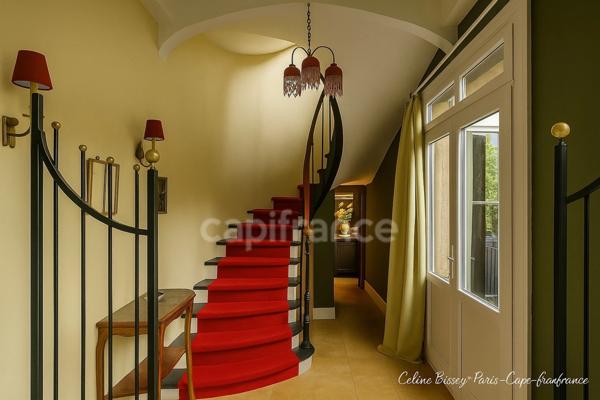 🏰 Hôtel particulier du XVIᵉ siècle – 250 m² habitables – 3 Chambres- Séjour 60M2 - Cour et jardin 300M2