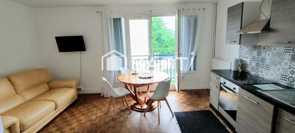 Appartement F2 de 45m2 avec place de parking privative et cave.