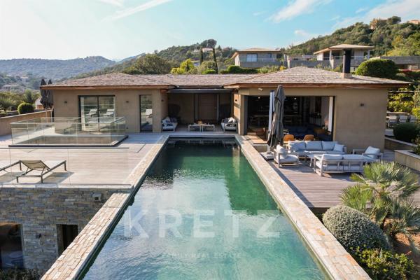 Villa d'exception avec piscine et vue mer
