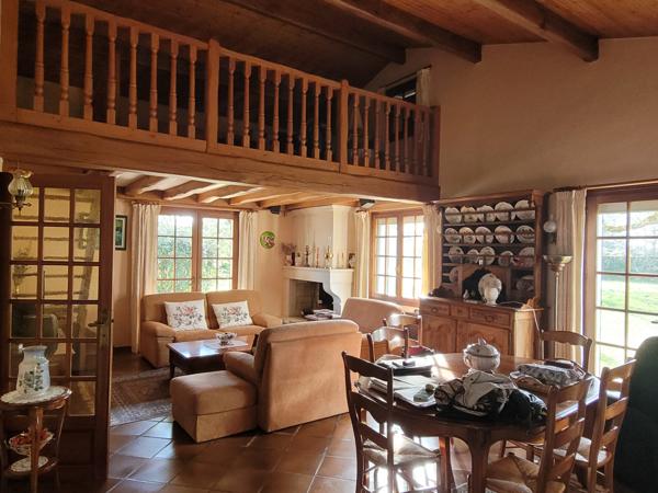 Maison de plain pied de 115m² env - au calme - A proximité du centre LES MATHES