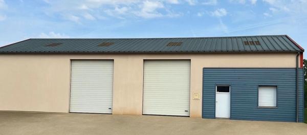 Bâtiment commercial de 445 m² situé en zone commerciale