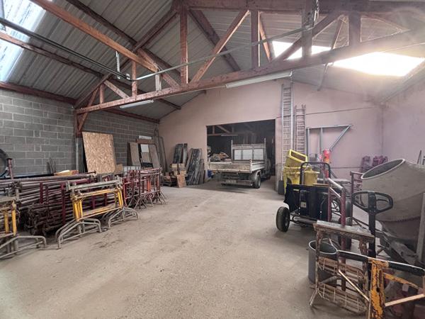 Bâtiment commercial de 445 m² situé en zone commerciale