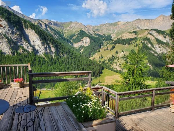 Maison restaurée à vendre à Saint-Véran dans lesHautes-Alpes (05350), ref : 11742402   
Le Chatelet