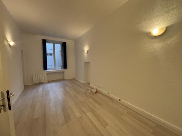 Location local commercial ou professionnel 4 pièce(s) 85 m²