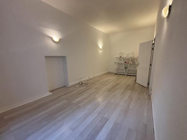 Location local commercial ou professionnel 4 pièce(s) 85 m²