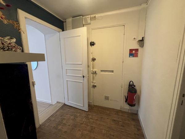 Location local commercial ou professionnel 4 pièce(s) 85 m²