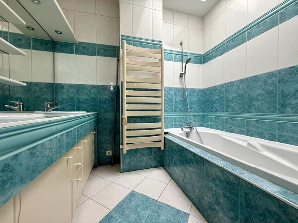 33560 CARBON BLANC - Maison 140 m² à vendre au centre de CARBON-BLANCavec 4 chambres