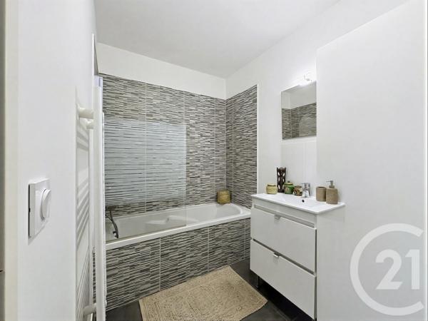 Maison à vendre  5 pièces - 83 m 2   CHASSE SUR RHONE  - 38