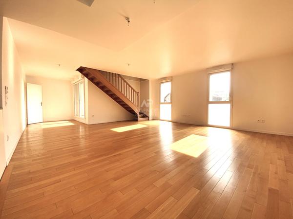 Appartement Non meublé - Nanterre 4 pièce(s) 104 m2 Loyer 2 220 €/mois charges comprises **  - Référence  15520