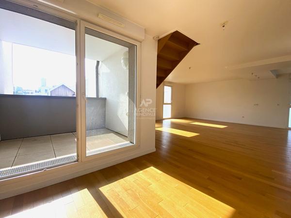 Appartement Non meublé - Nanterre 4 pièce(s) 104 m2 Loyer 2 220 €/mois charges comprises **  - Référence  15520