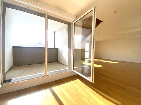 Appartement Non meublé - Nanterre 4 pièce(s) 104 m2 Loyer 2 220 €/mois charges comprises **  - Référence  15520