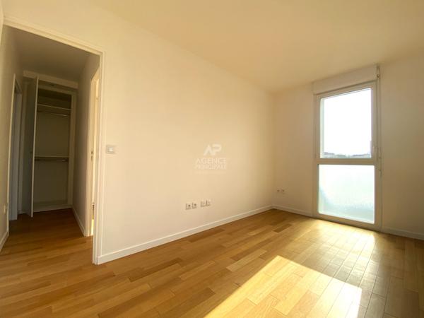 Appartement Non meublé - Nanterre 4 pièce(s) 104 m2 Loyer 2 220 €/mois charges comprises **  - Référence  15520