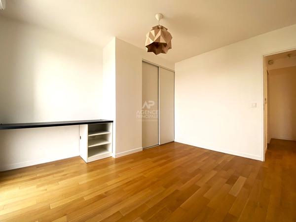 Appartement Non meublé - Nanterre 4 pièce(s) 104 m2 Loyer 2 220 €/mois charges comprises **  - Référence  15520